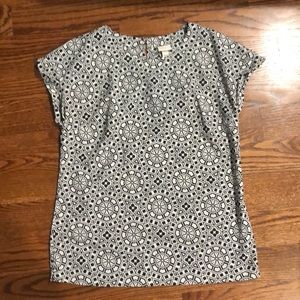 Black and white geometric top